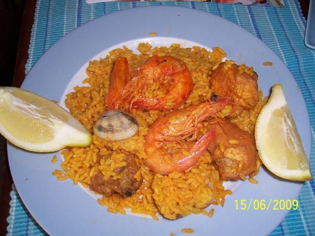Paella owoce morza.