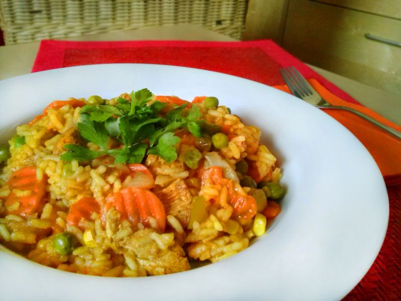 Paella z warzywami i kurczakiem Paella z warzywami i kurczakiem