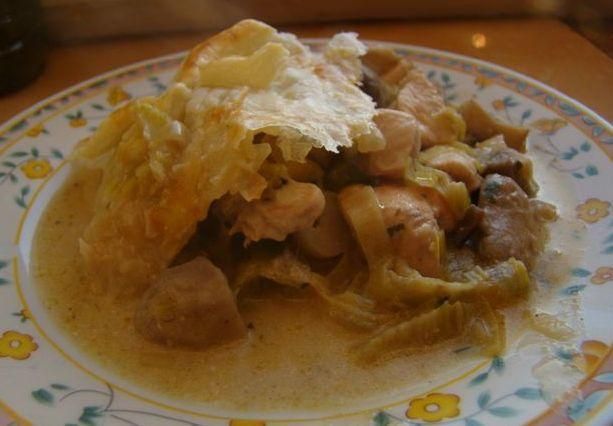 Paj z kurczakiem, porem, selerem 