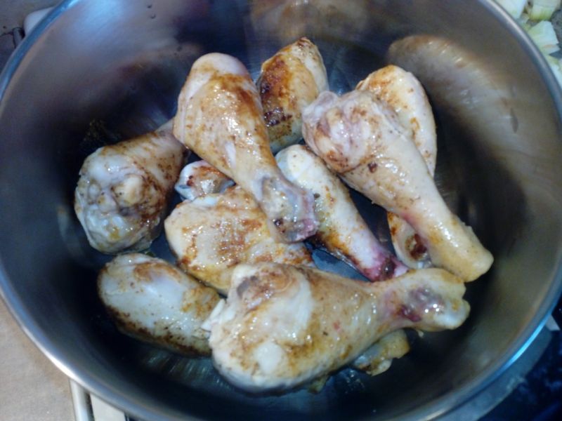 Pałeczki kurczaka w sosie śmietanowo-serowym