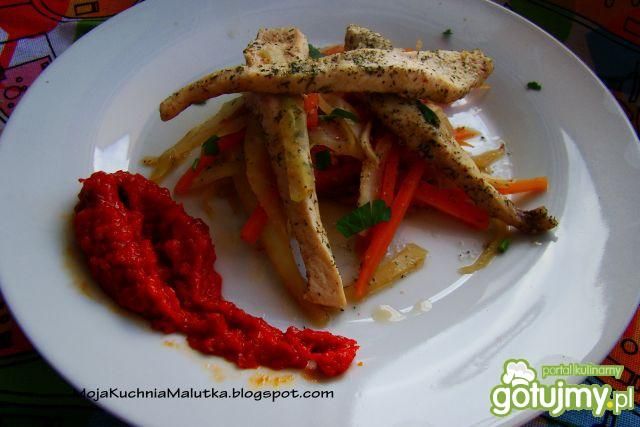 Pałeczki z  kurczaka z kapustą białą