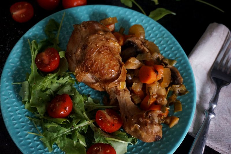 Pałki kurczaka duszone w warzywach