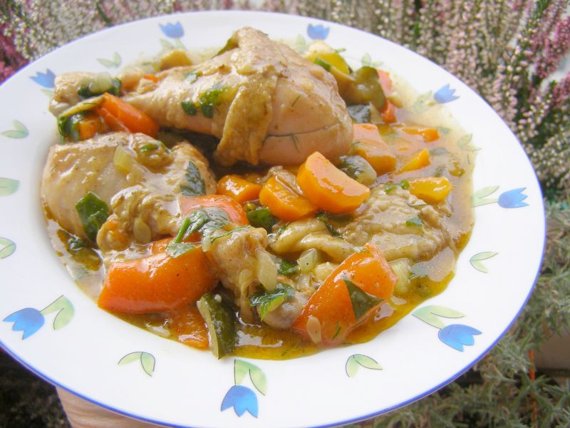 Pałki kurczaka duszone w warzywach Pałki kurczaka duszone w warzywach