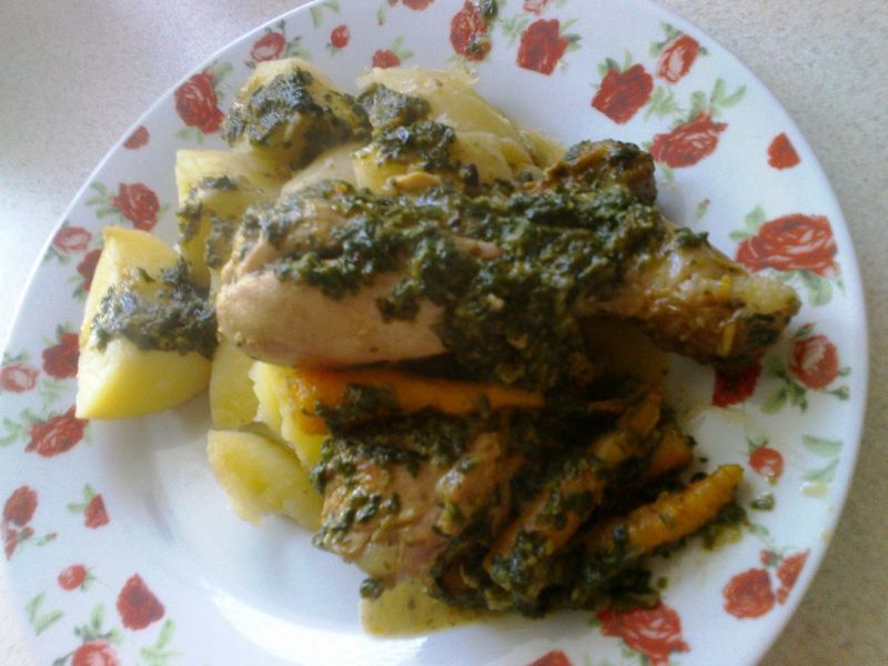 Pałki kurczaka duszone ze szpinakiem