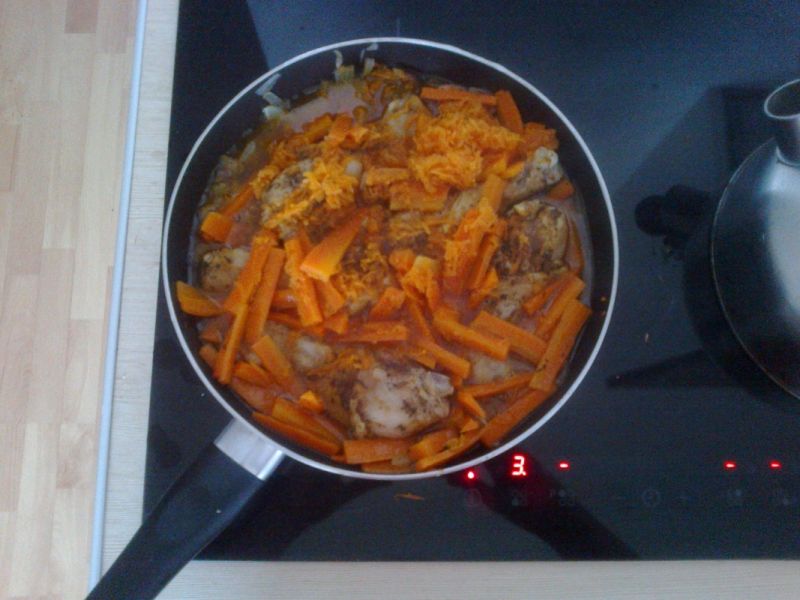 Pałki z kurczaka duszone w marchewce