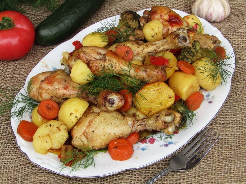 Pałki z kurczaka pieczone z warzywami
