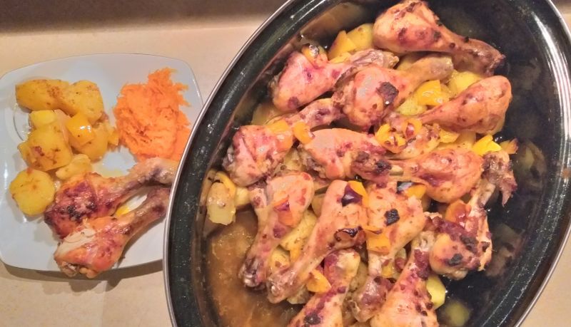 Pałki z kurczaka pieczone z ziemniakami Pałki z kurczaka pieczone z ziemniakami