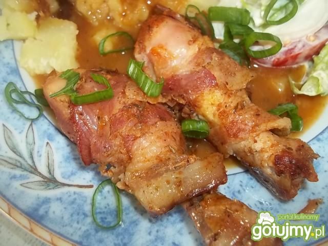 Pałki z kurczaka w boczku Pałki z kurczaka w boczku