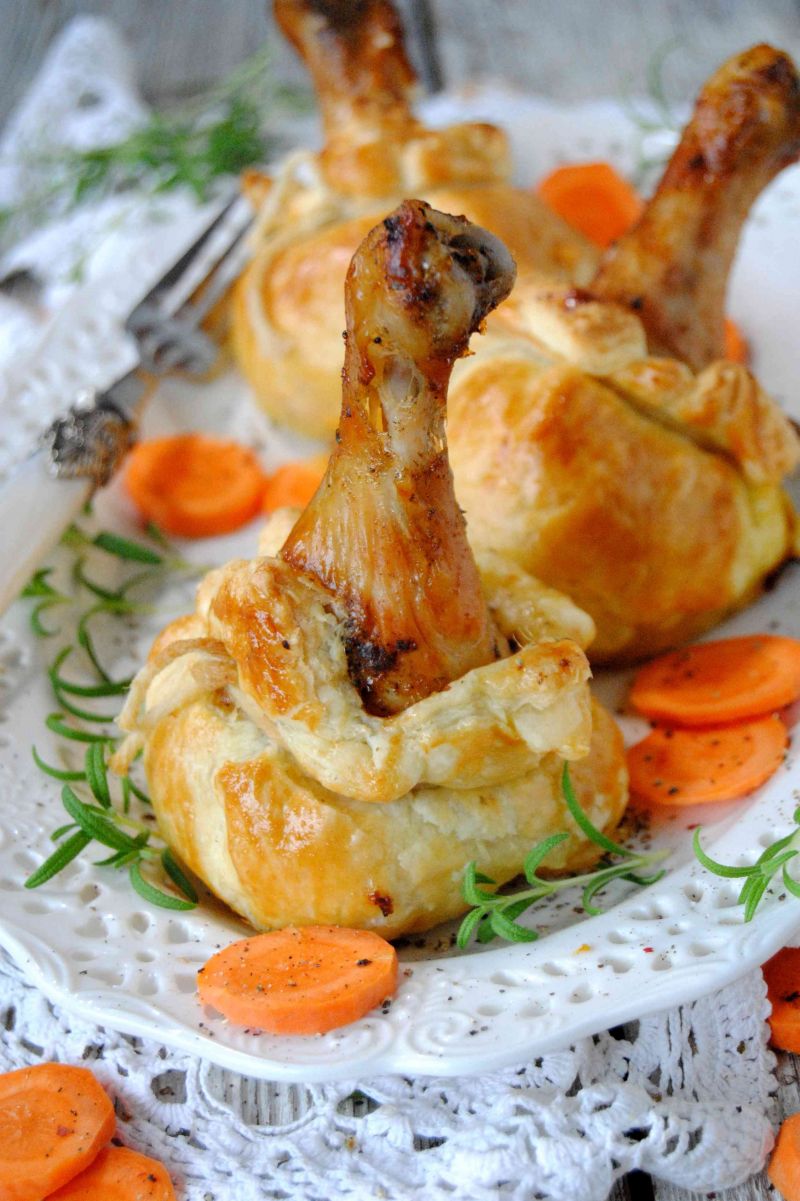 Pałki z kurczaka w cieście francuskim   Pałki z kurczaka w cieście francuskim