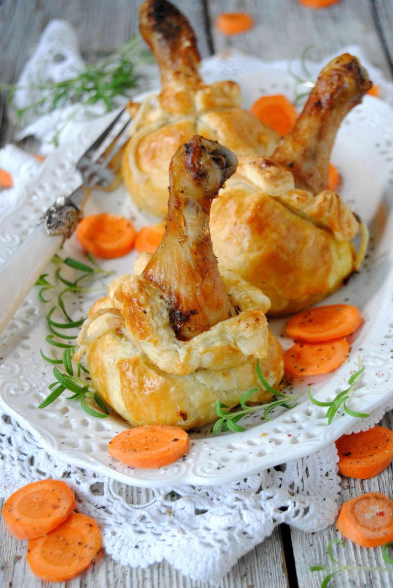 Pałki z kurczaka w cieście francuskim   Pałki z kurczaka w cieście francuskim