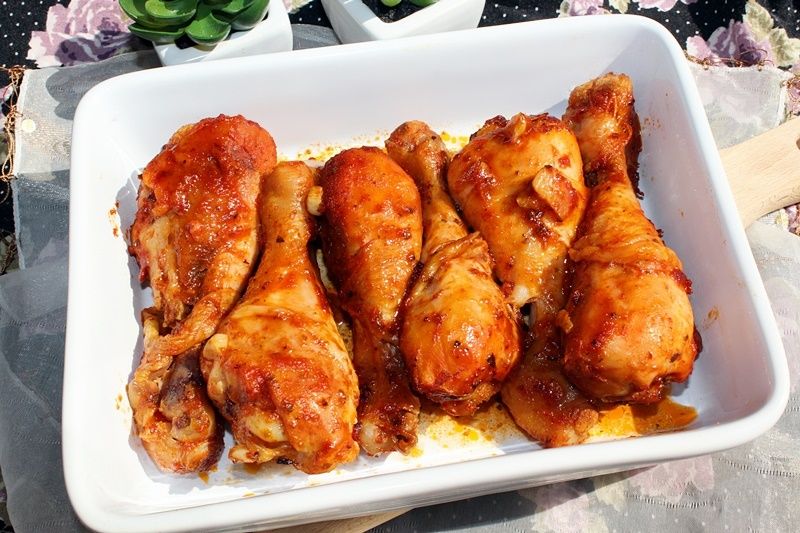 Pałki z kurczaka w marynacie czosnkowo-ketchupowej Pałki z kurczaka w marynacie czosnkowo-ketchupowej