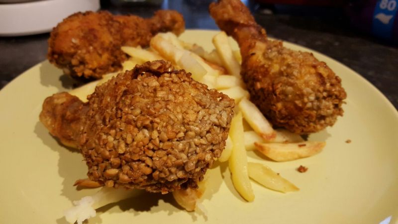 Pałki z kurczaka w słonecznikowej panierce Pałki z kurczaka w słonecznikowej panierce