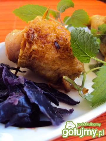 Pałki z kurczaka z czerwoną kapustą