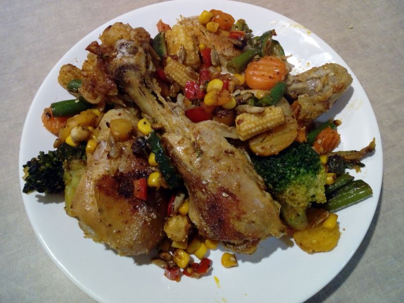 Pałki z kurczaka z warzywami, miodem i ziarnami