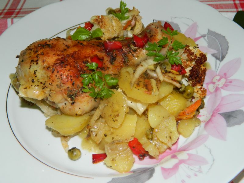 Pałki z kurczaka zapiekane w warzywach