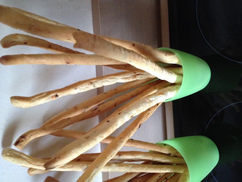 Paluchy chlebowe Grissini z ziołami