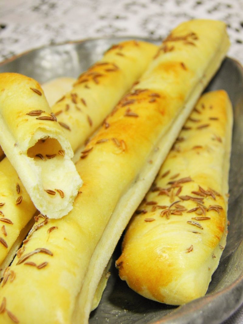 Paluchy kminkowe - drożdżowe Paluchy kminkowe - drożdżowe