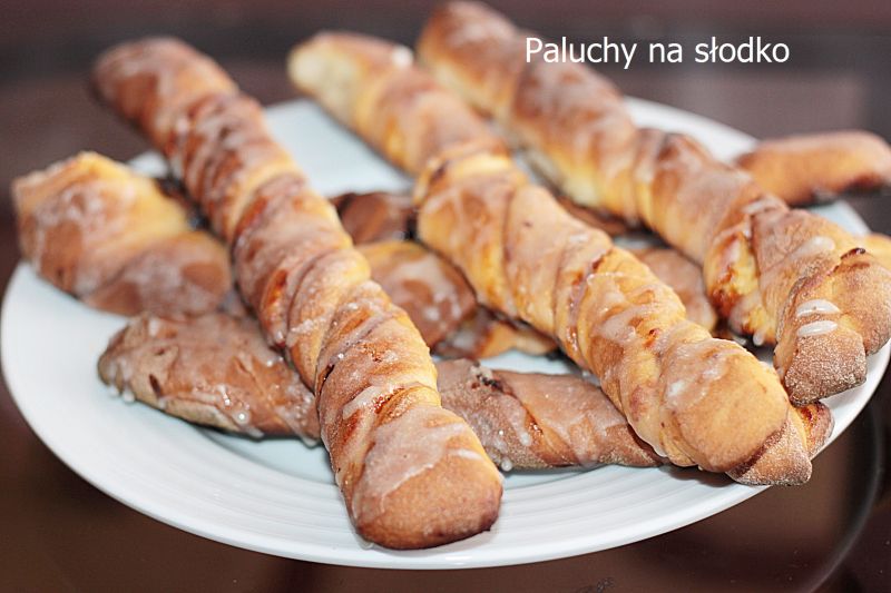 Paluchy na słodko ze śliwkami