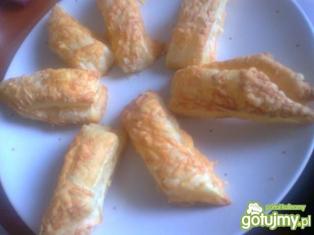 paluchy z ciasta francuskiego z serem