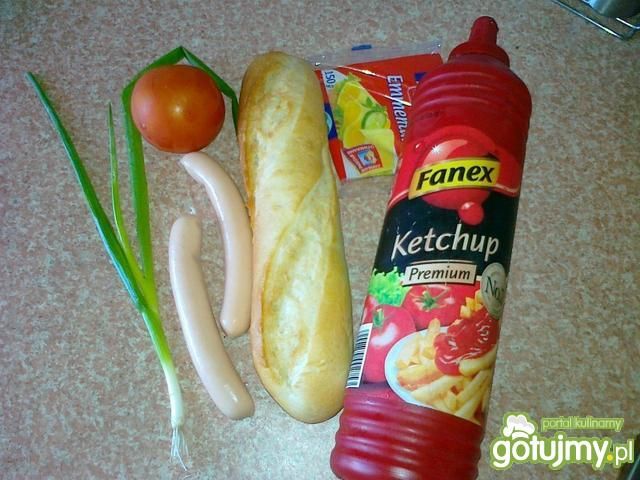 Paluchy z kiełbaskami - domowe hot dogi