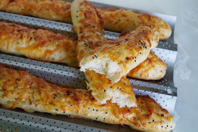 Paluchy z serem i czarnuszką