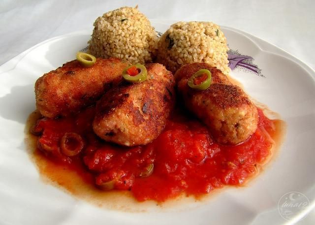 Paluszki mięsno serowe w sosie śródziemn Paluszki mięsno serowe w sosie śródziemn