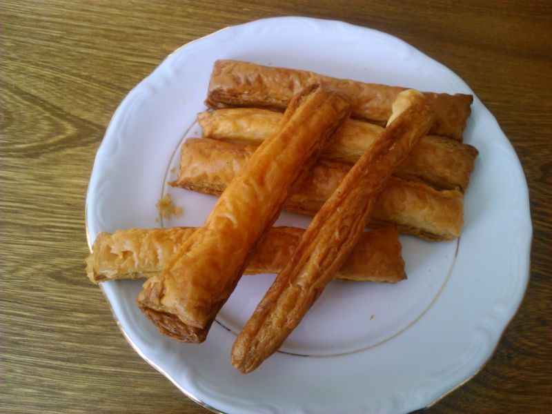 Paluszki z ciasta francuskiego na ostro Paluszki z ciasta francuskiego na ostro