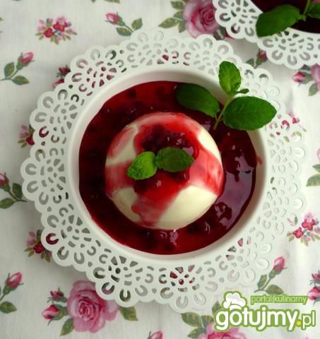 Pana cotta z żurawiną