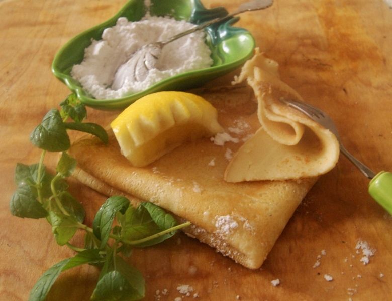 Pancake with lemon
