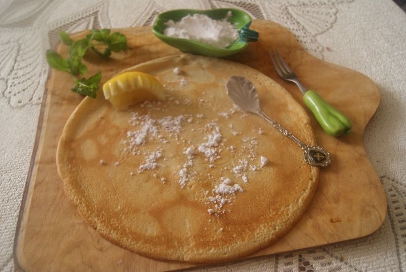 Pancake with lemon