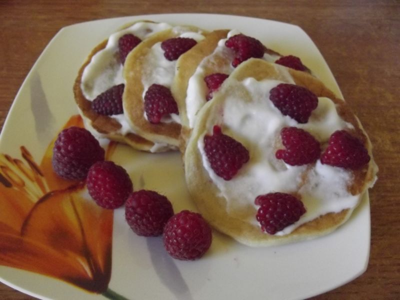 Pancakes jogurtowe z malinami