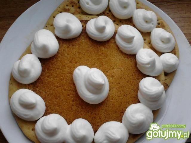 Pancakes kukurydziane z bitą śmietaną Pancakes kukurydziane z bitą śmietaną