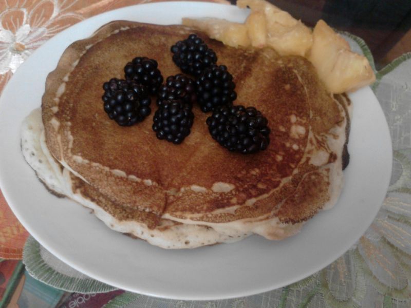 Pancakes z brzoskwiniami  Pancakes z brzoskwiniami