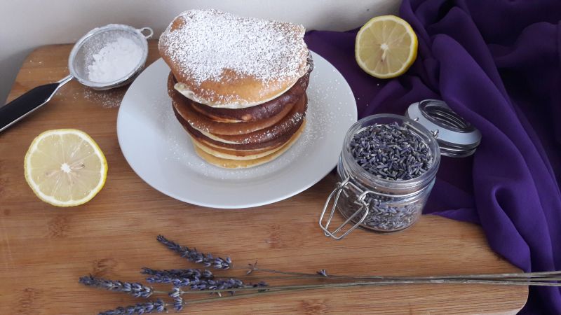Pancakes z cytryną i lawendą Pancakes z cytryną i lawendą