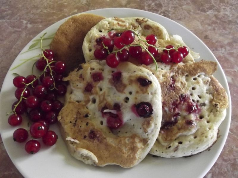 Pancakes z czerwoną porzeczką Pancakes z czerwoną porzeczką