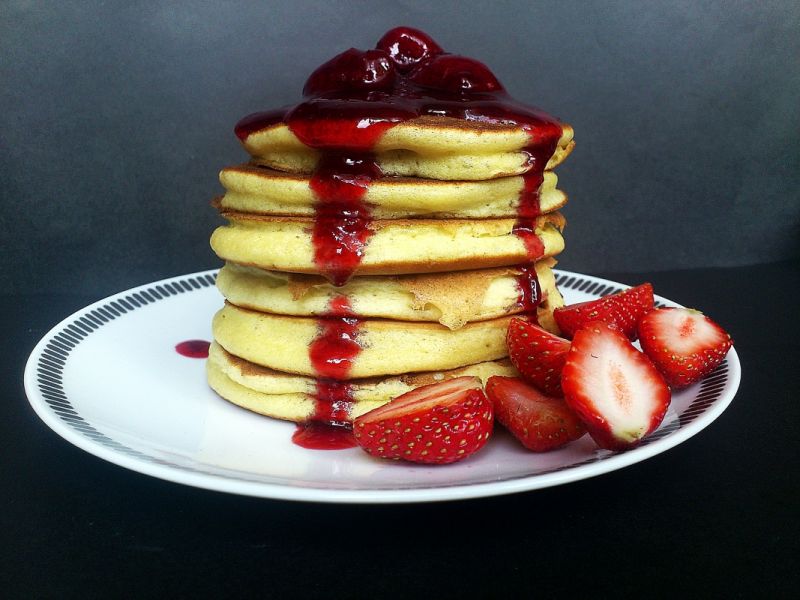 Pancakes z dżemem truskawkowym 