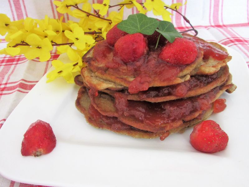 Pancakes z dżemem truskawkowym