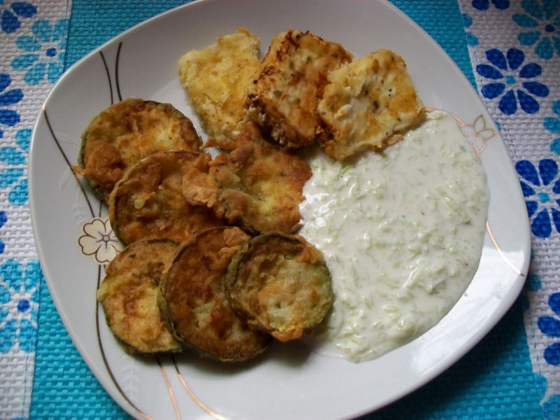 Panierowana feta z dodatkami