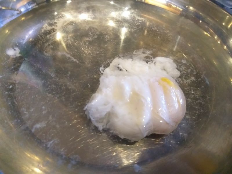 Panierowane i smażone jajka w koszulce