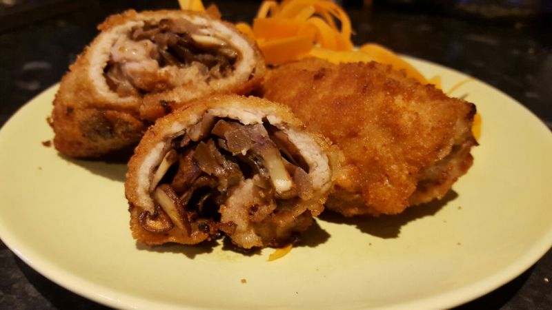 Panierowane schabowe zawijasy z pieczarkami