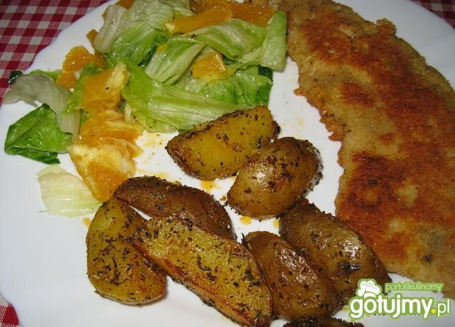 Panierowany pstrąg w marynacie z szałwii