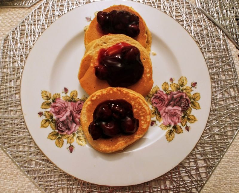 Pankejki z frużeliną wiśniową Pankejki z frużeliną wiśniową