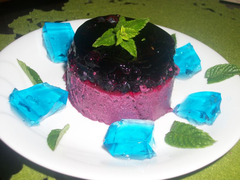 Panna cotta z jagodami Panna cotta z jagodami