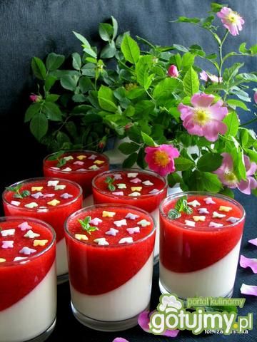 Panna cotta z truskawkami  Panna cotta z truskawkami