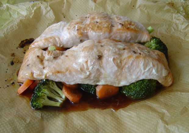 Papilotki z łososiem, Brokułami i Teriyaki