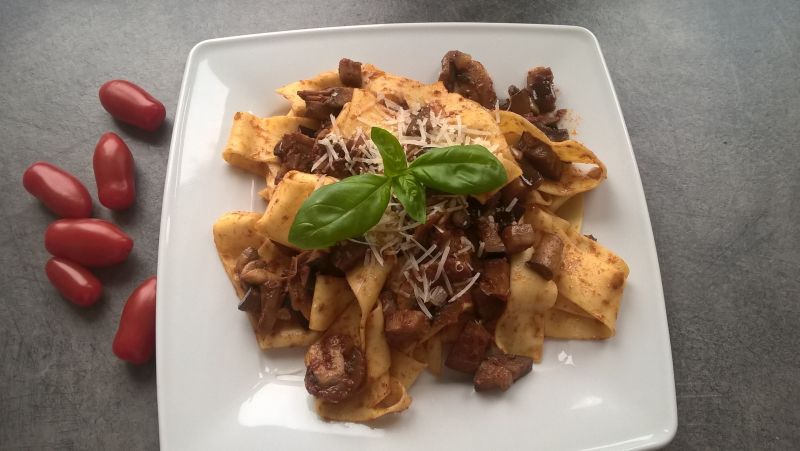 Pappardelle z bakłażanem i pieczarkami