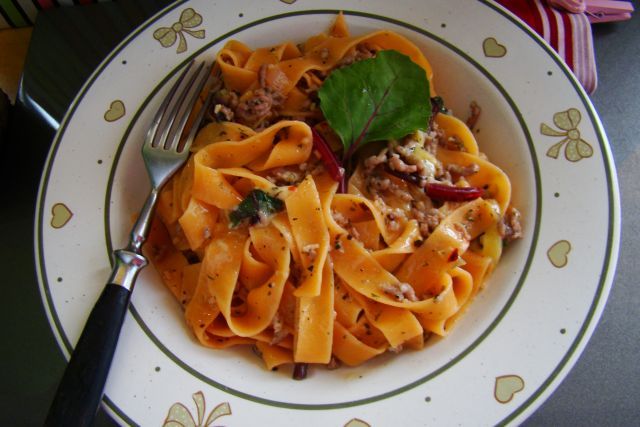 Pappardelle z botwinka i mięsem