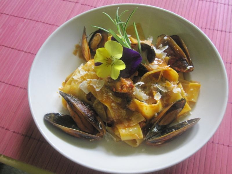 Pappardelle z homarem i mulami  Pappardelle z homarem i mulami