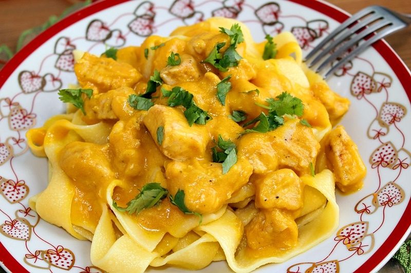 Pappardelle z kurczakiem o nucie truflowej w sosie