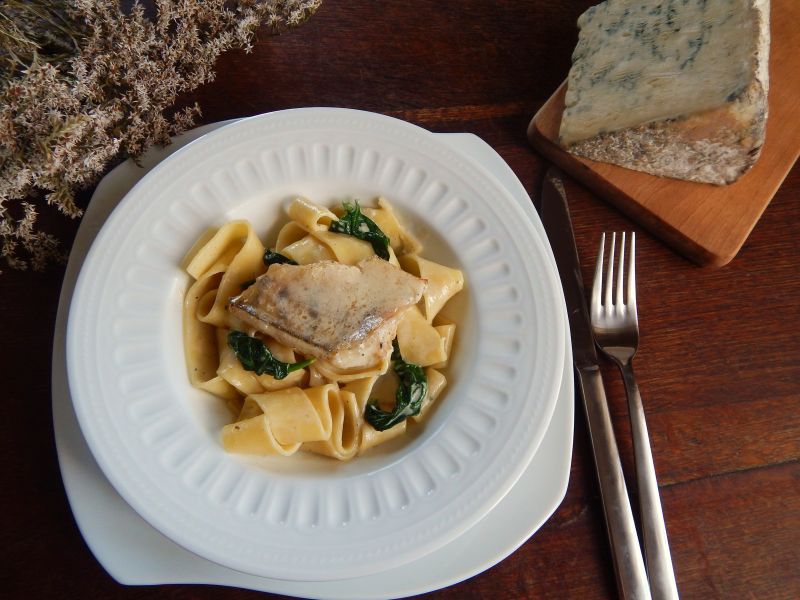 Pappardelle z serem stilton i sandaczem Pappardelle z serem stilton i sandaczem